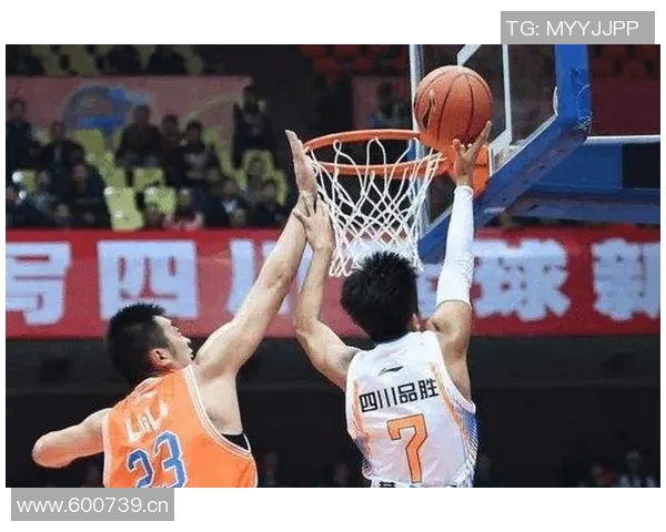 重庆篮球队阵地战解析：战术布局与球员配合的深度剖析